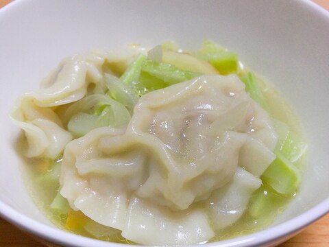 生姜とブロッコリーの茎の餃子スープ